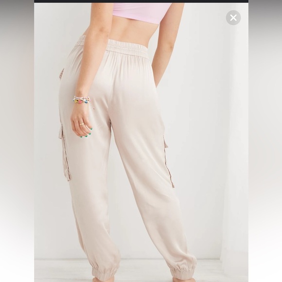 aerie satin cargo joggers in nude/ blush color size M - Picture 4 of 15
